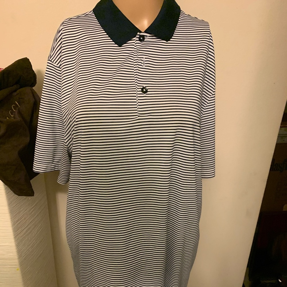 Men’s Nike golf shirt size L (excellent condition)